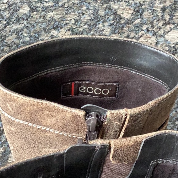 Ecco distressed tan/brown leather boots. - Picture 3 of 7
